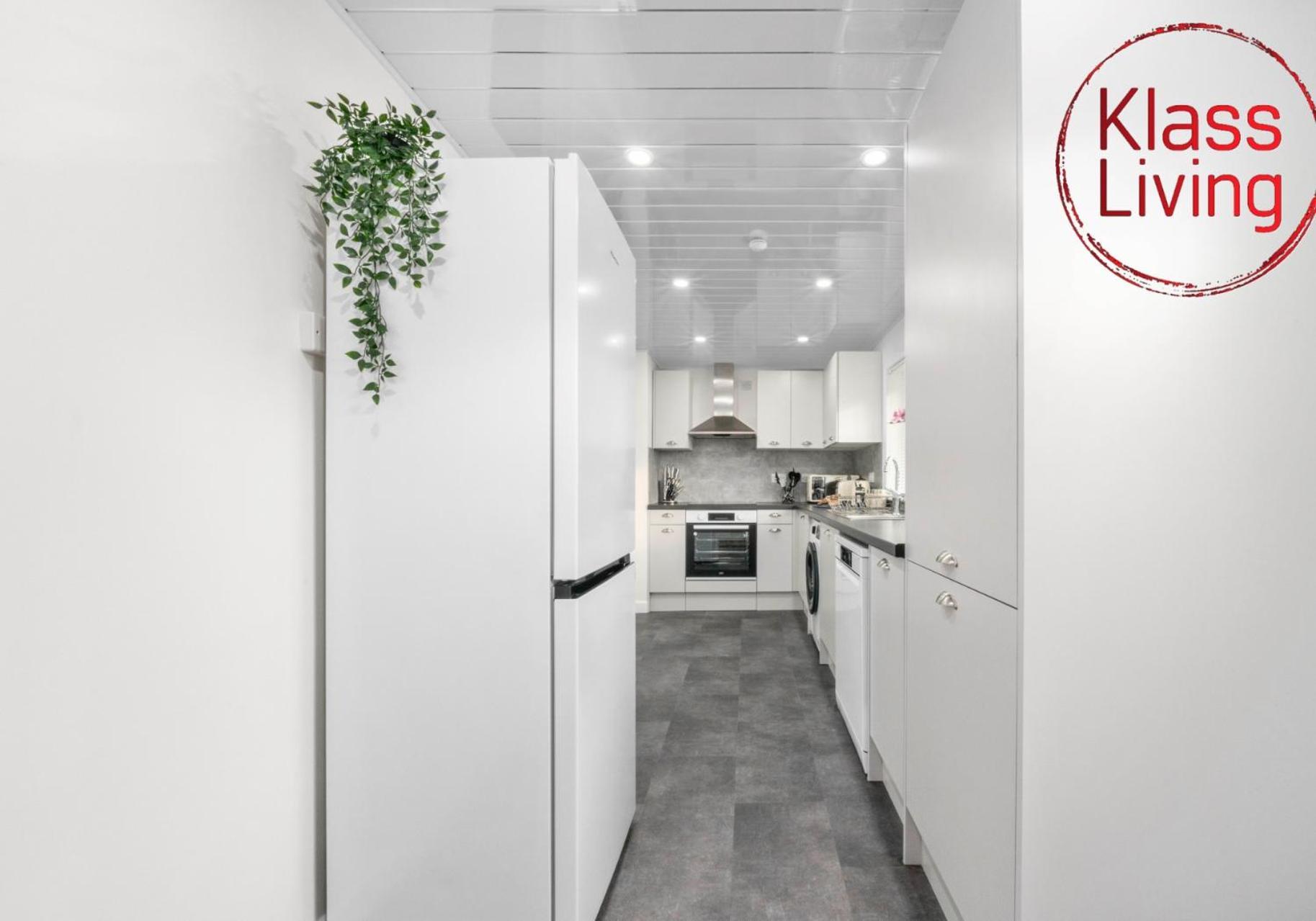 West End House By Klass Living Bellshill Bagian luar foto