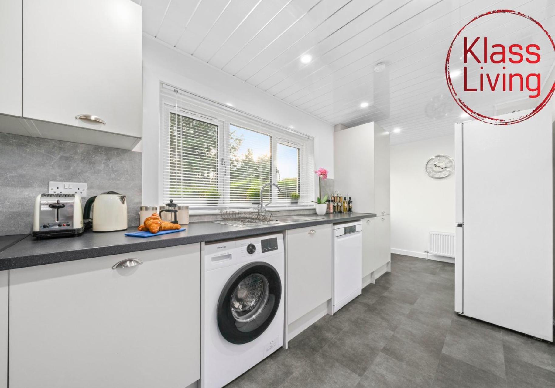 West End House By Klass Living Bellshill Bagian luar foto